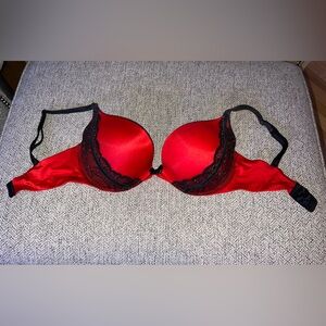 Victoria's Secret Red & Black Lace Bra with sparkles/jewels! 34 DD Gorgeous!